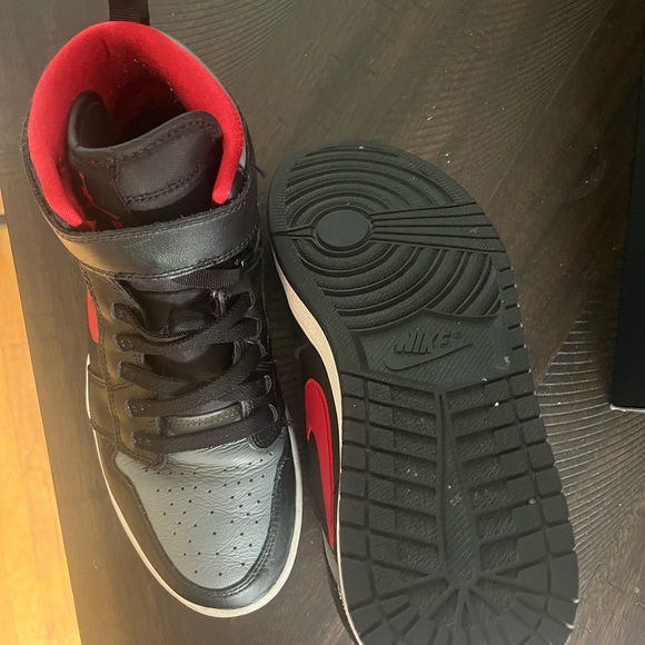 Air Jordan 1 Hi Flyease - Picture 4 of 5